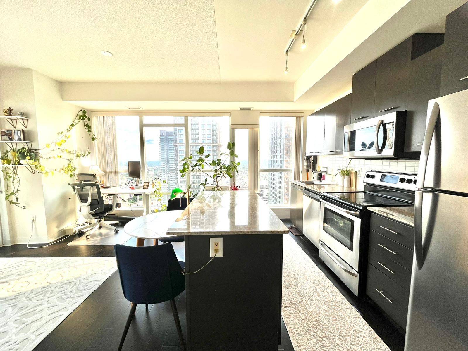 Mississauga, ON L5B 0E6,360 Square One DR #2905