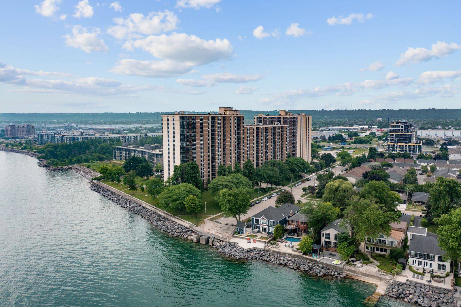 500 GREEN RD #218, Hamilton, ON L8E 3M6