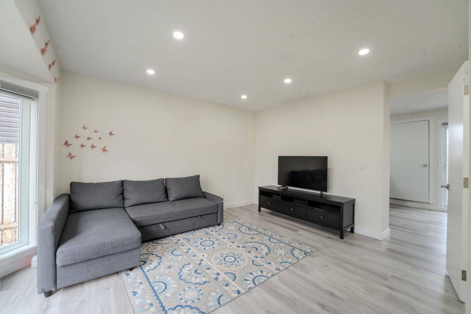 Calgary, AB T3J2V8,47 Martindale CT NE