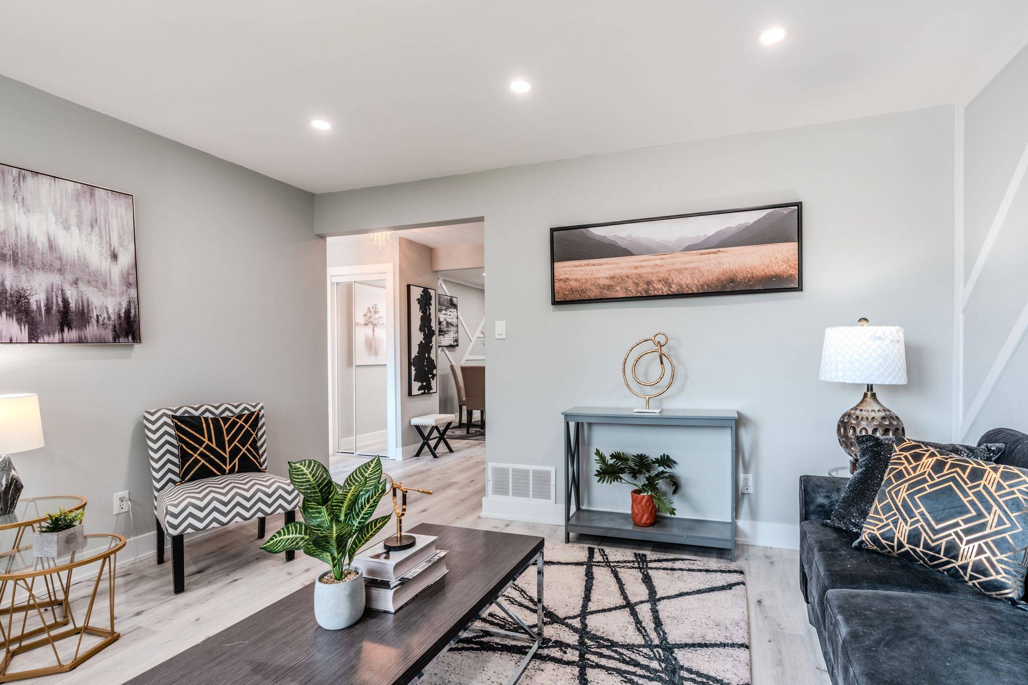 Oshawa, ON L1H 3X4,10 Grassmere CT