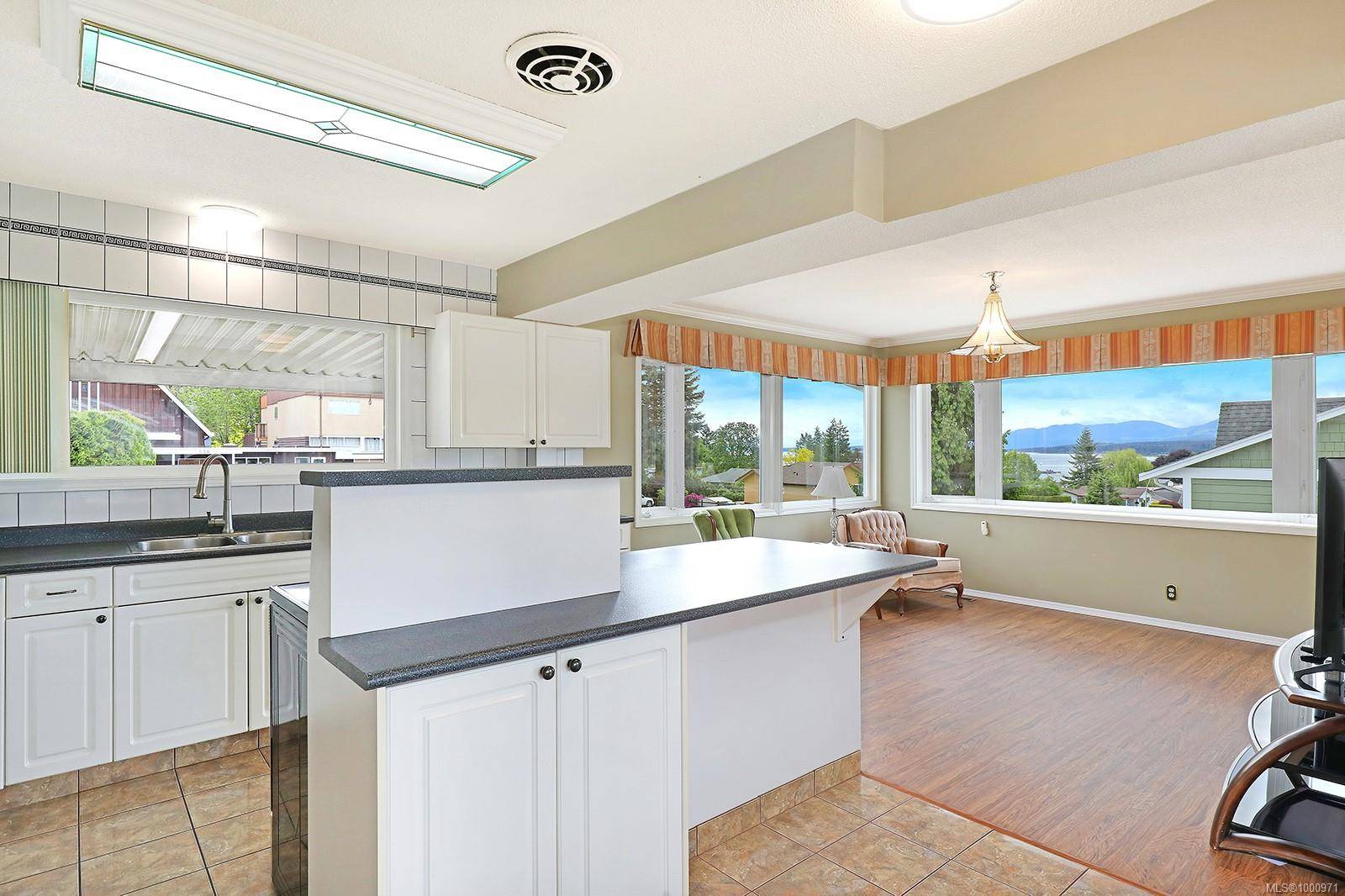 Comox, BC V9N 1W3,251 Beach Dr