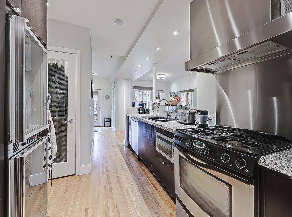 Calgary, AB T2S0E2,522 19 AVE SW