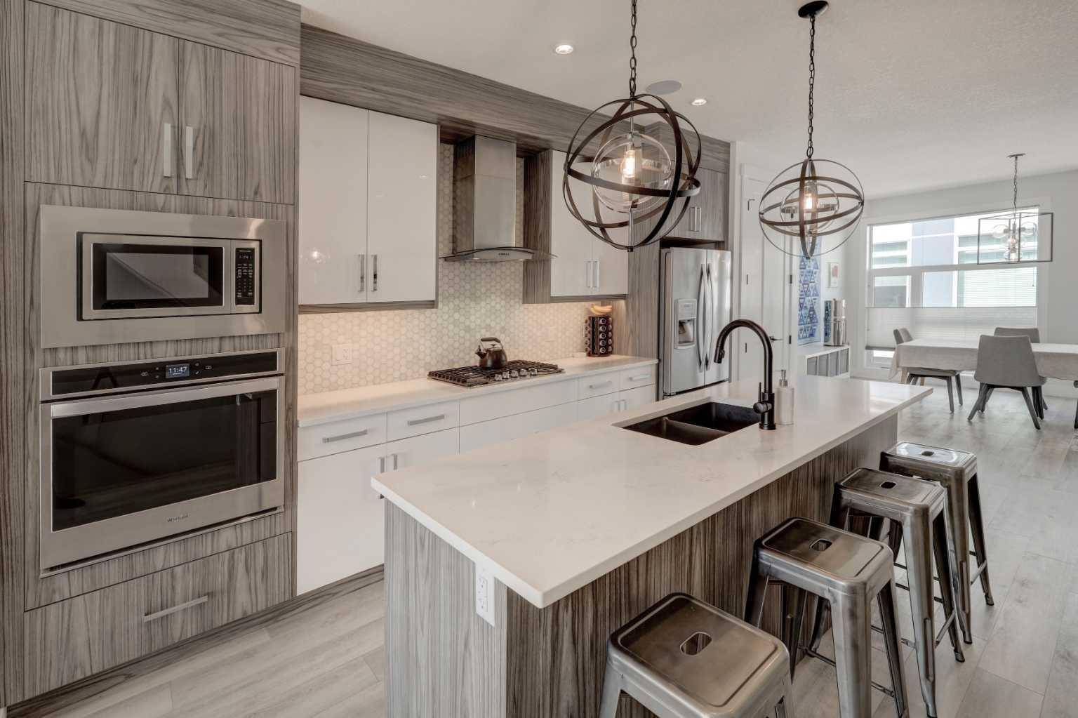 3810 Parkhill PL Southwest #2, Calgary, AB T2S 2W7