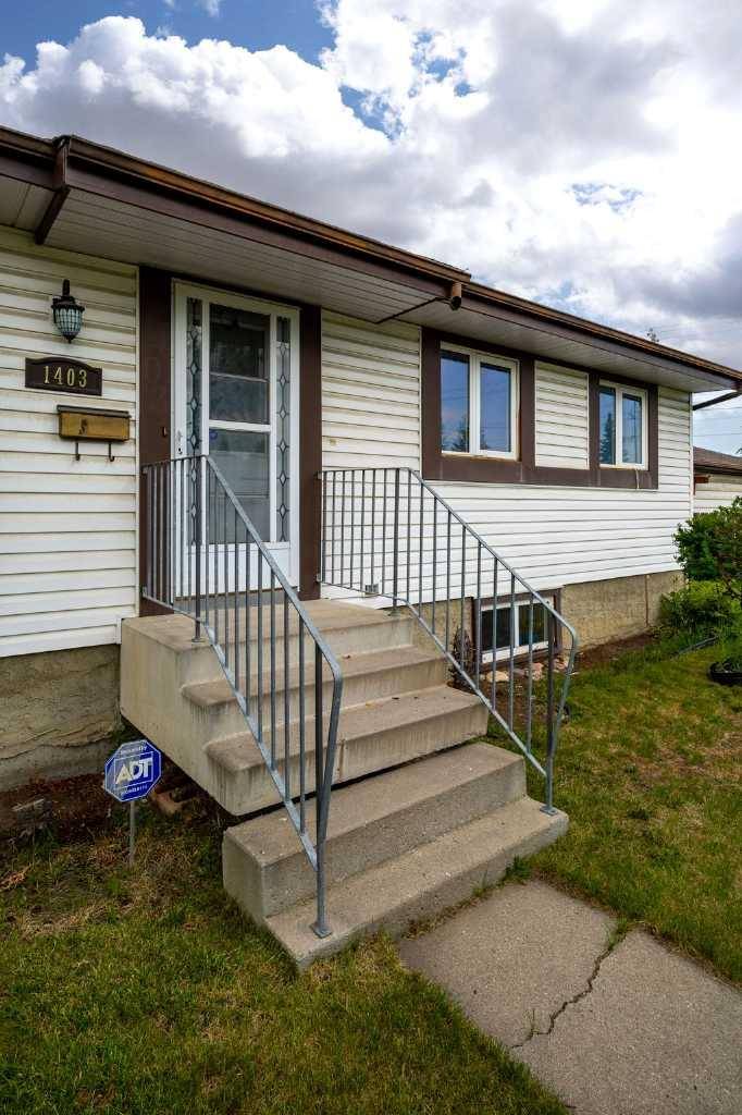 Calgary, AB T2A 5V2,1403 Maitland DR Northeast
