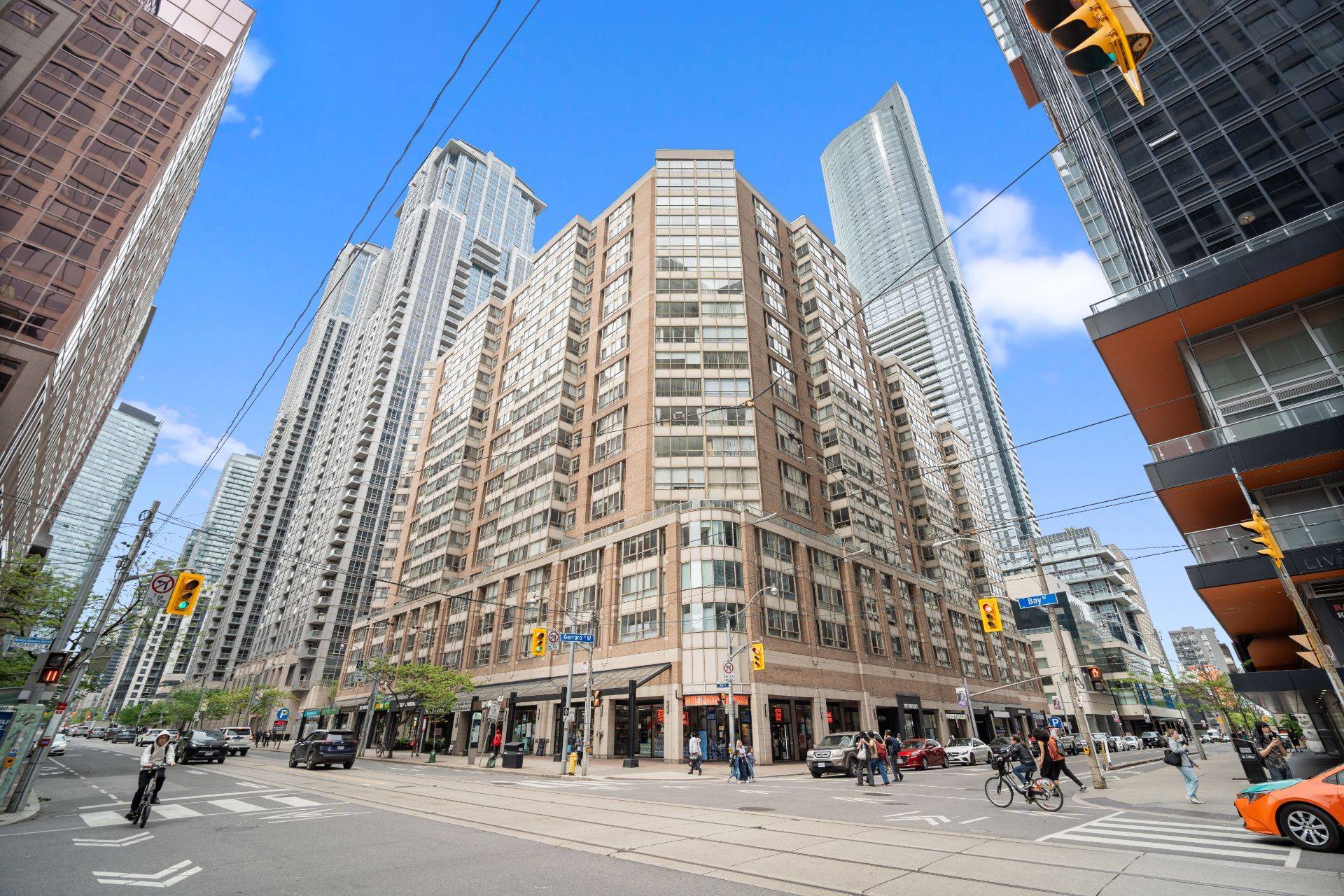 711 Bay ST #1613, Toronto C01, ON M5G 2J8