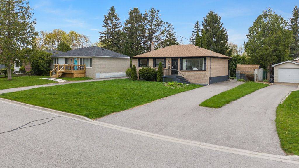 Aurora, ON L4G 2A5,14 Webster DR #Main Fl