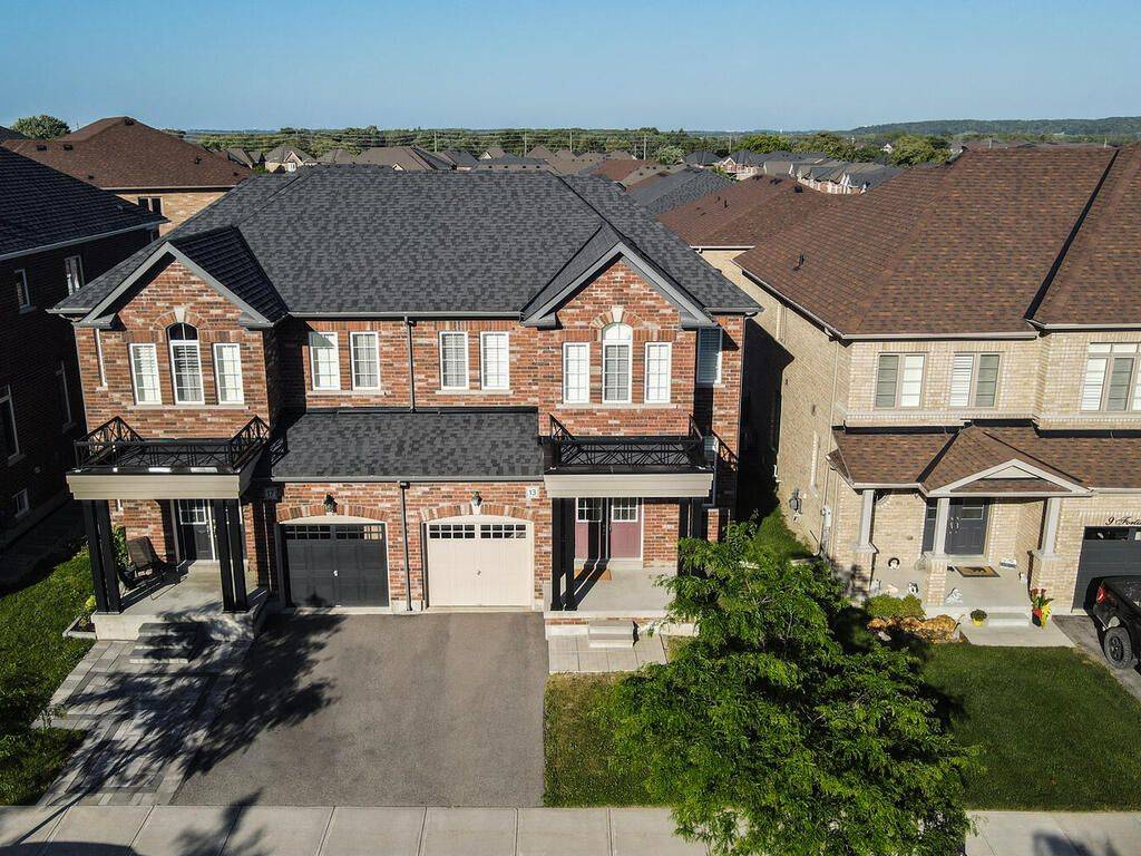 Bradford West Gwillimbury, ON L3Z 0W2,13 FORTIS CRES