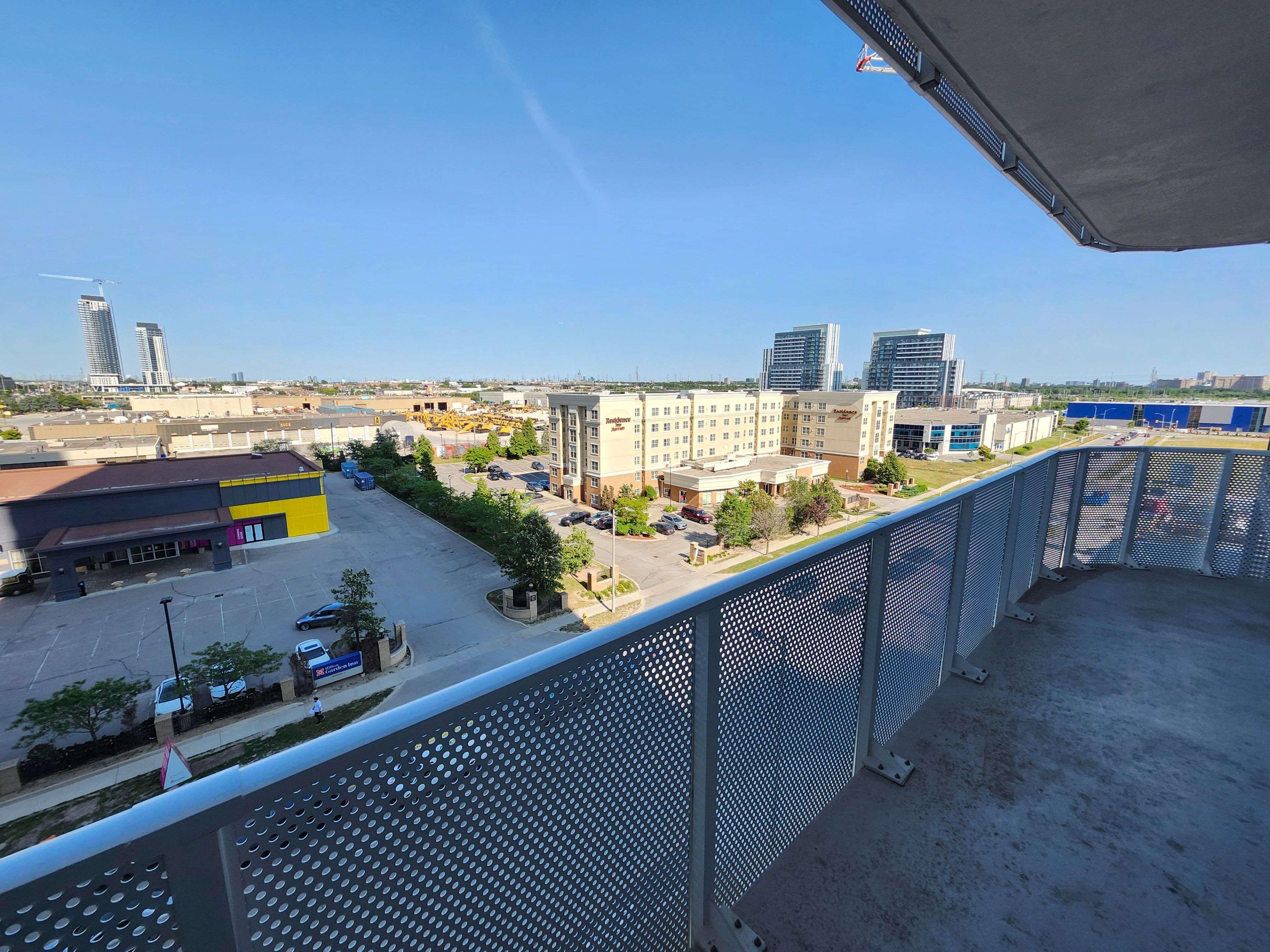 Vaughan, ON L4K 0P8,28 Interchange WAY #809