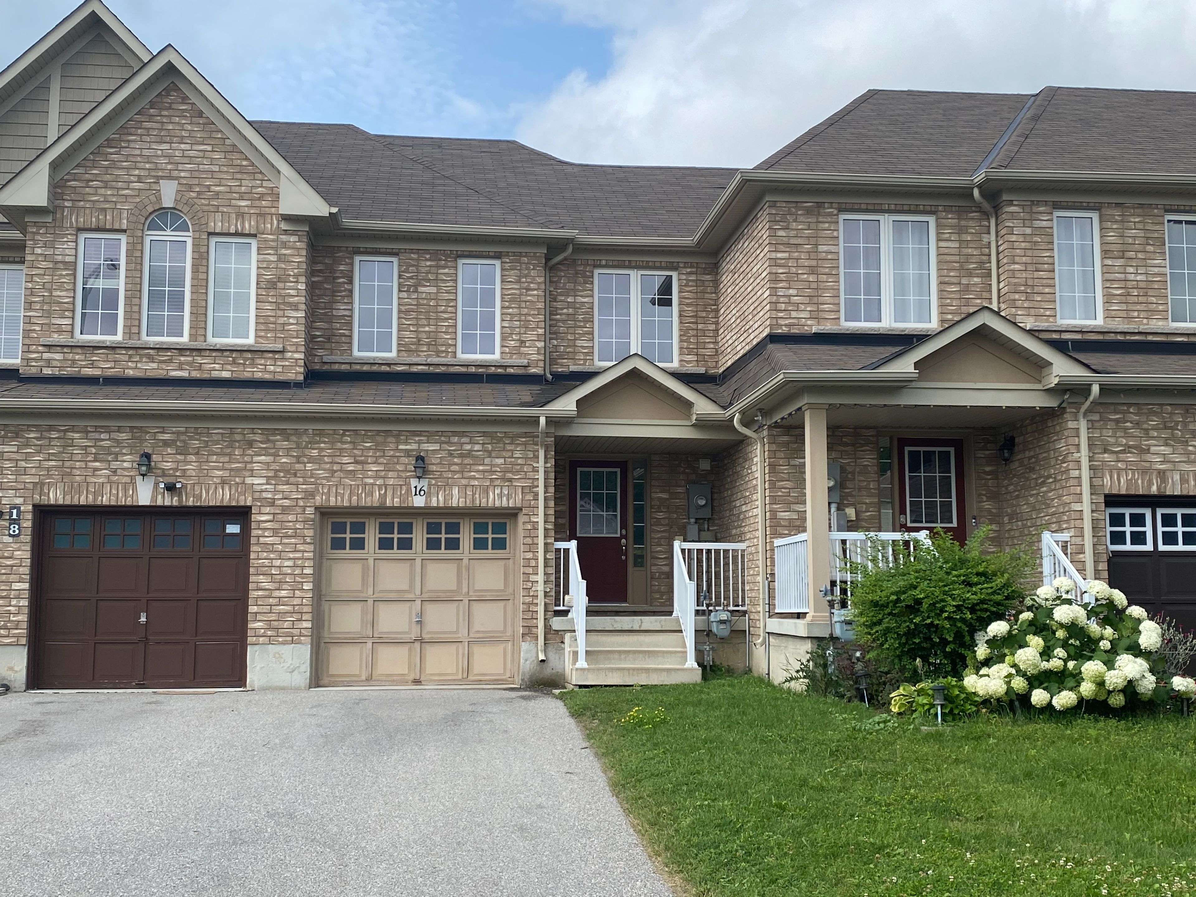 16 Lancaster CT, Barrie, ON L4M 0G1
