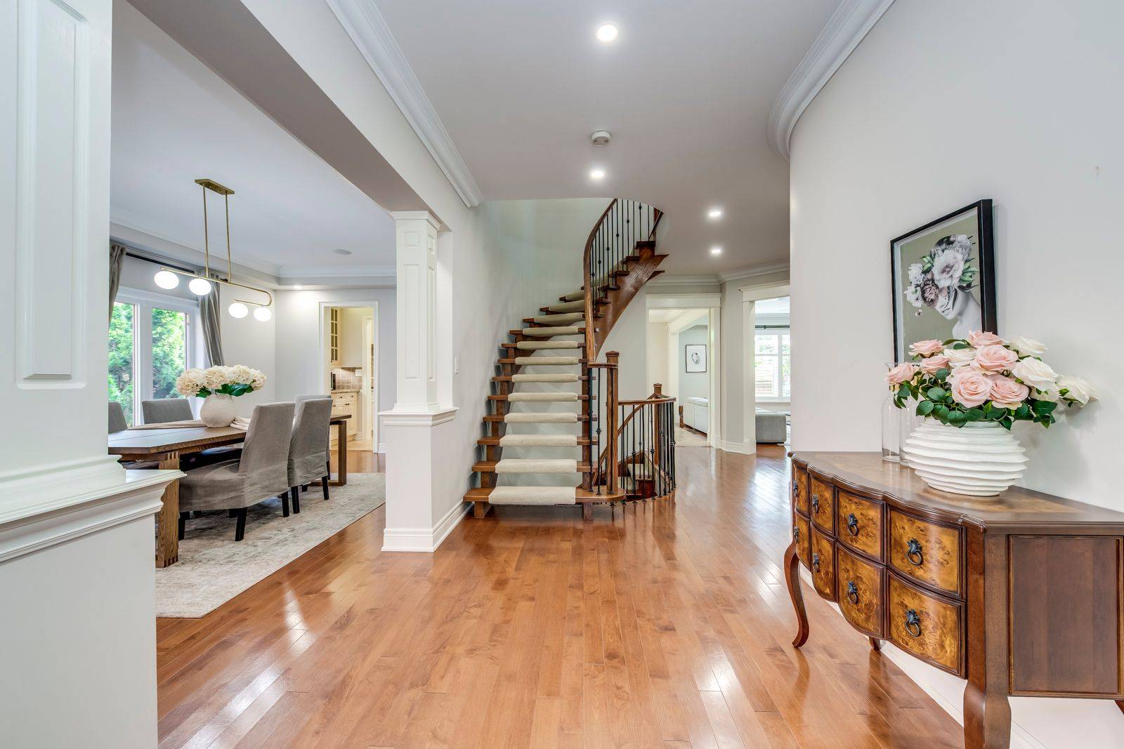 Oakville, ON L6H 0B2,2382 Robmar DR