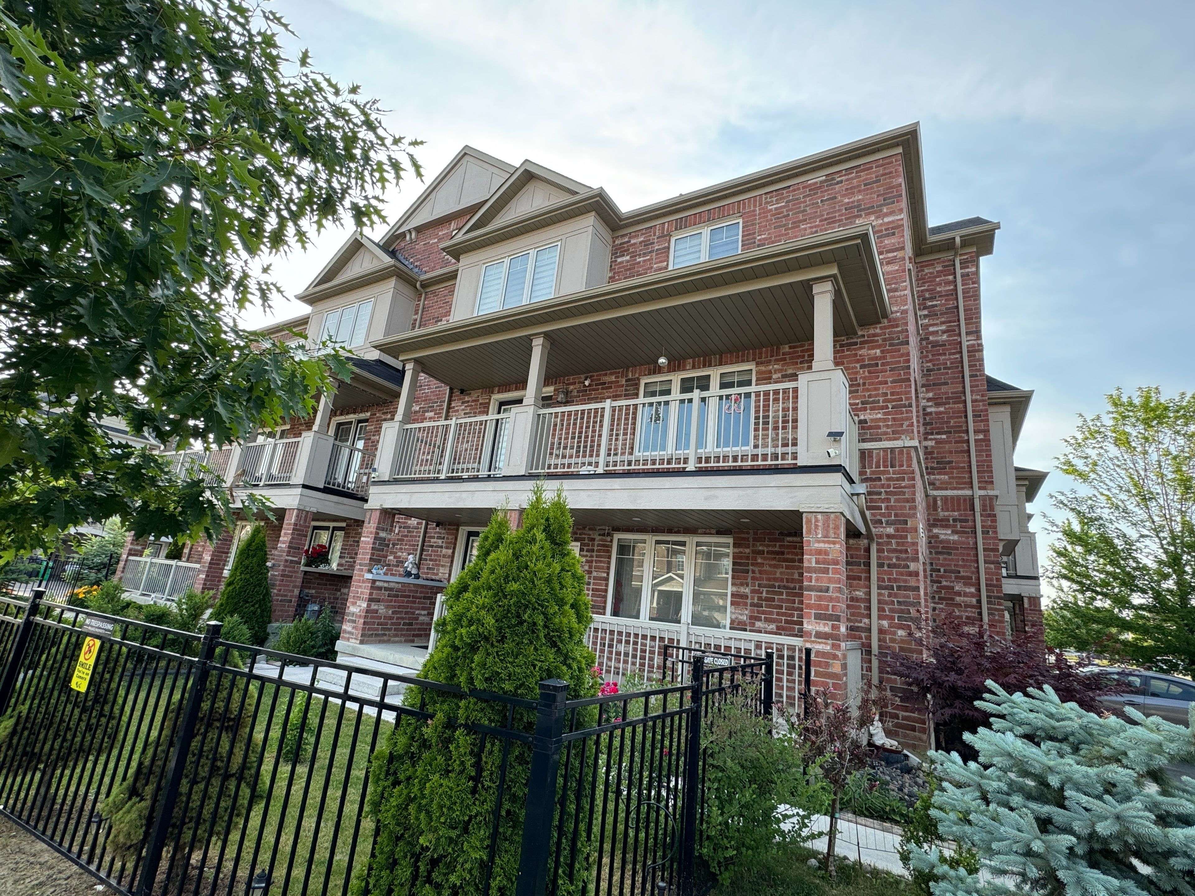 49 Golden Springs DR, Brampton, ON L7A 4N7