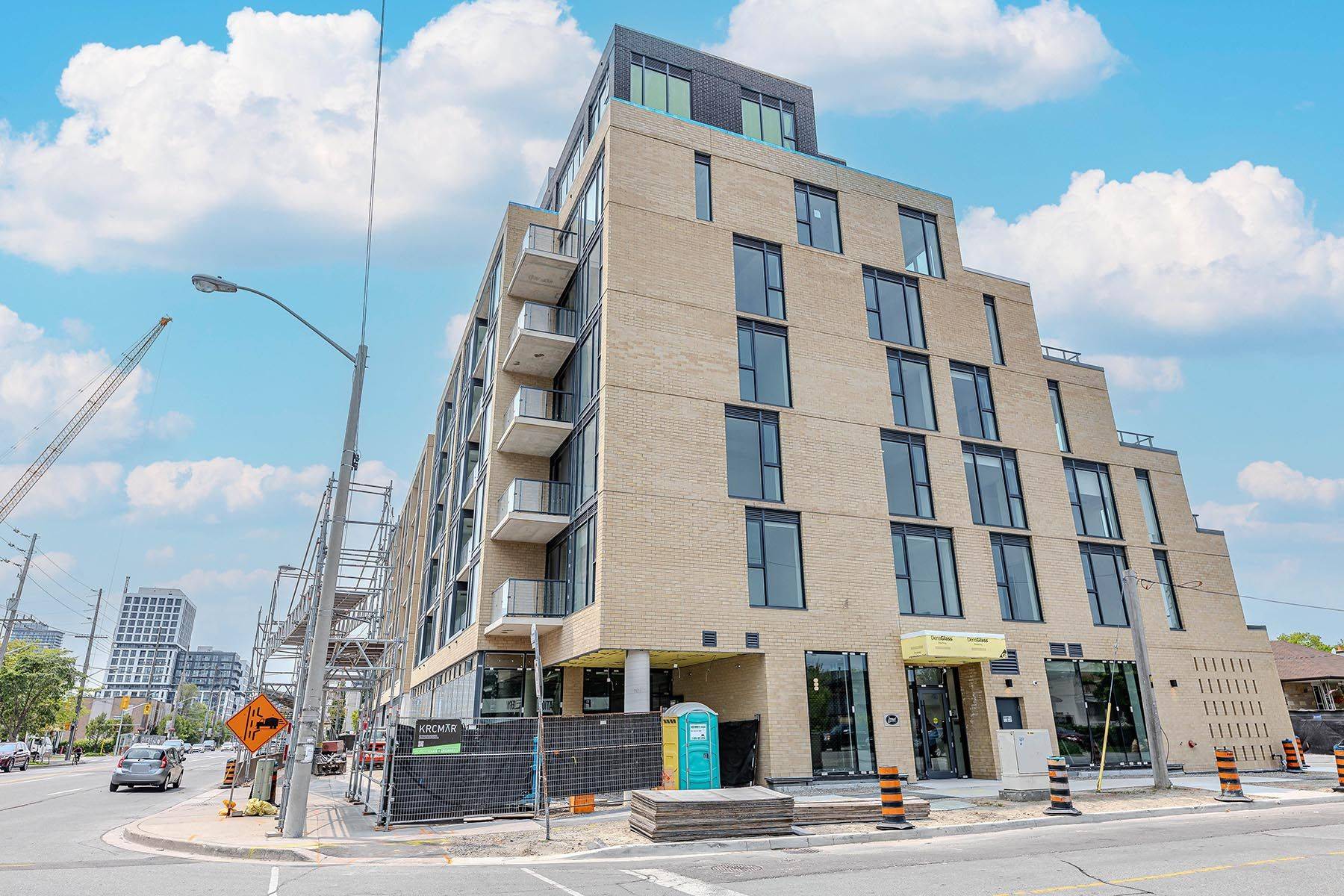 Toronto W07, ON M8Z 4E8,6 Chartwell RD #601