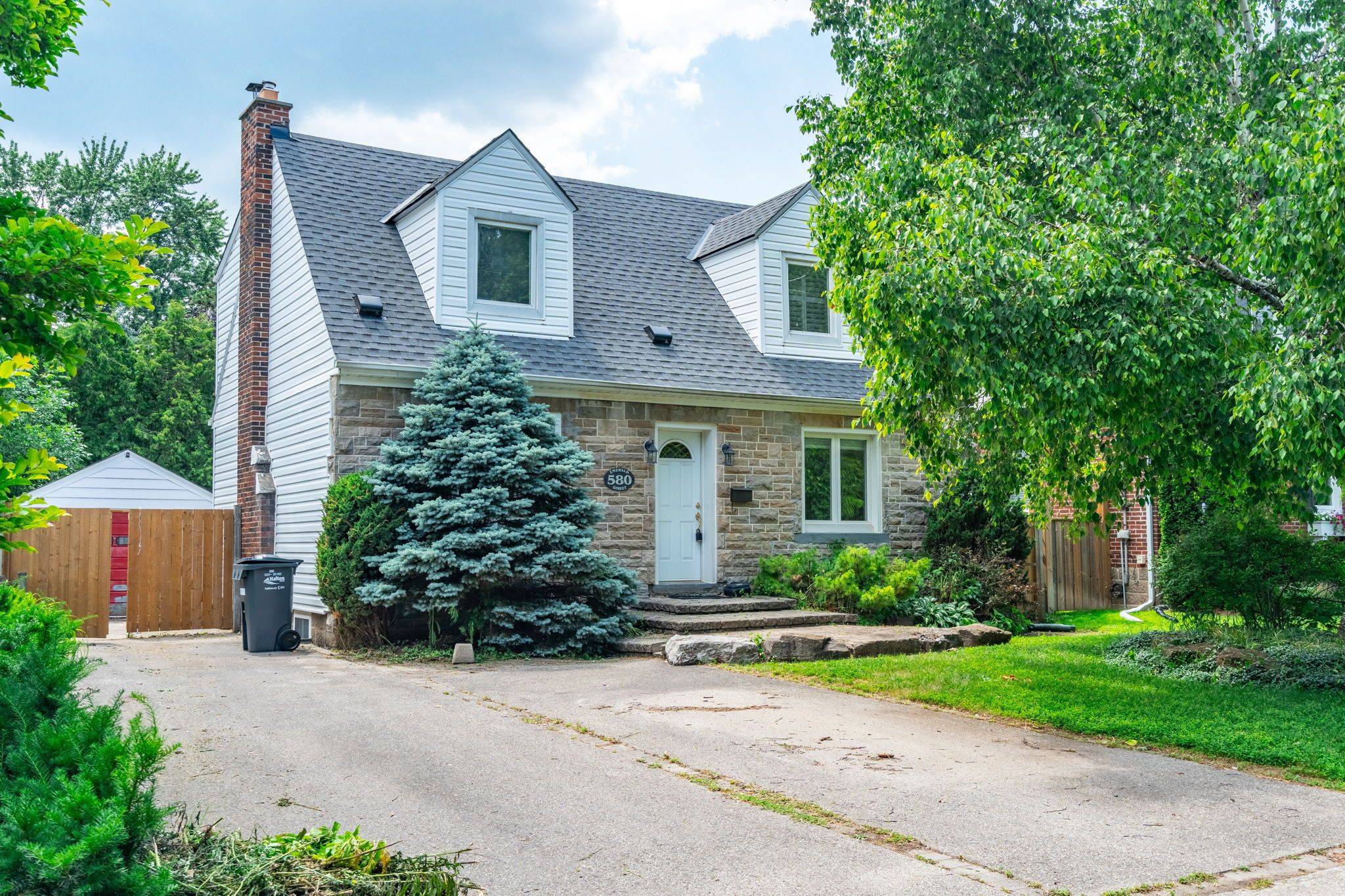 580 Emerald ST, Burlington, ON L7R 2P2