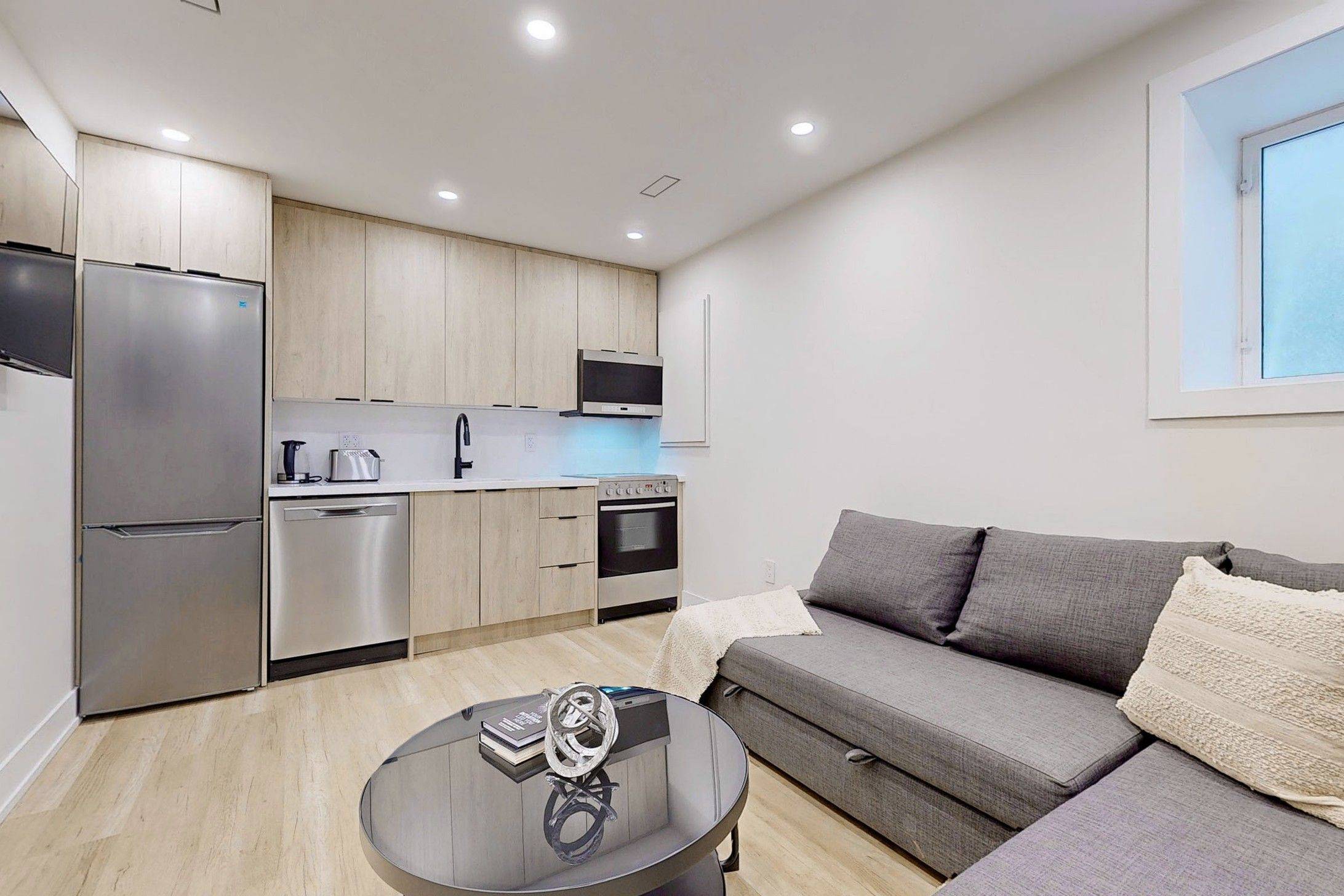 Toronto W06, ON M8V 1Y1,30 Struthers ST #Lower Unit