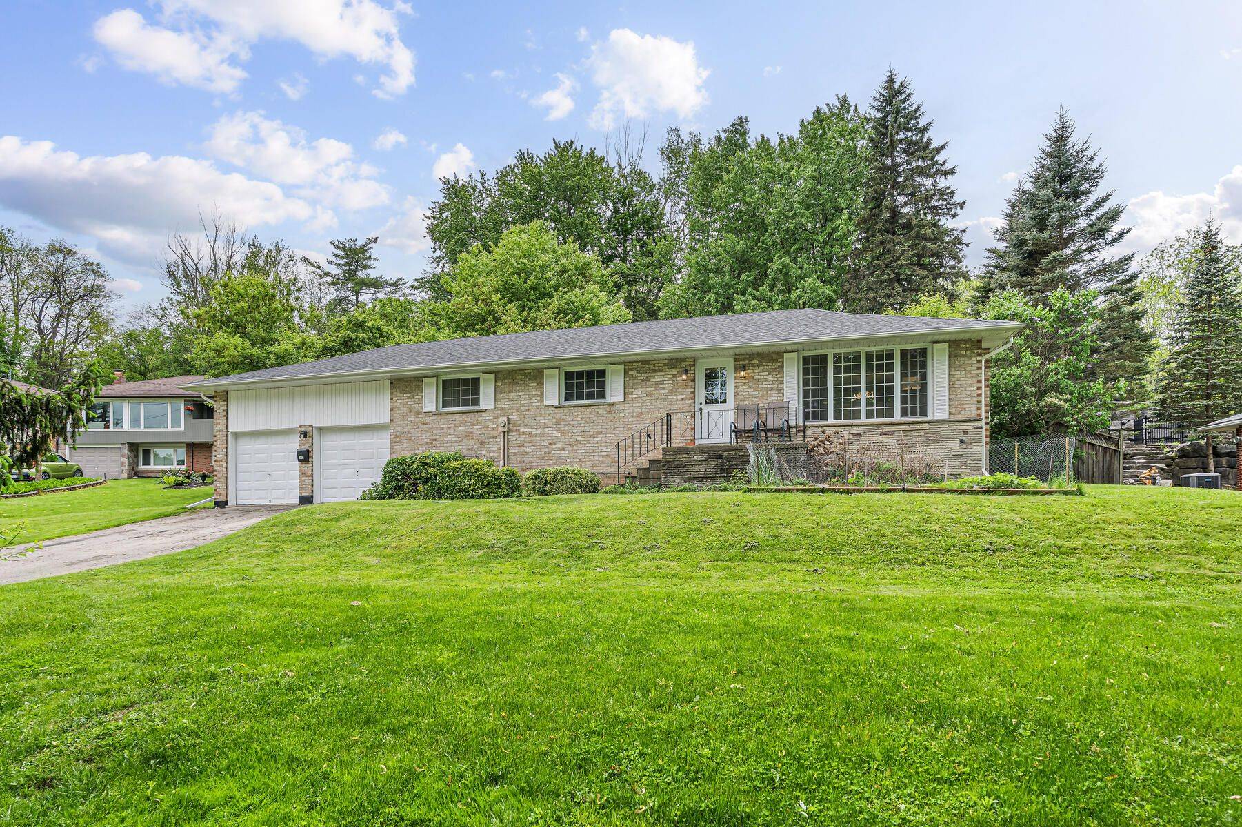 Halton Hills, ON L7G 2V4,112 Park ST E