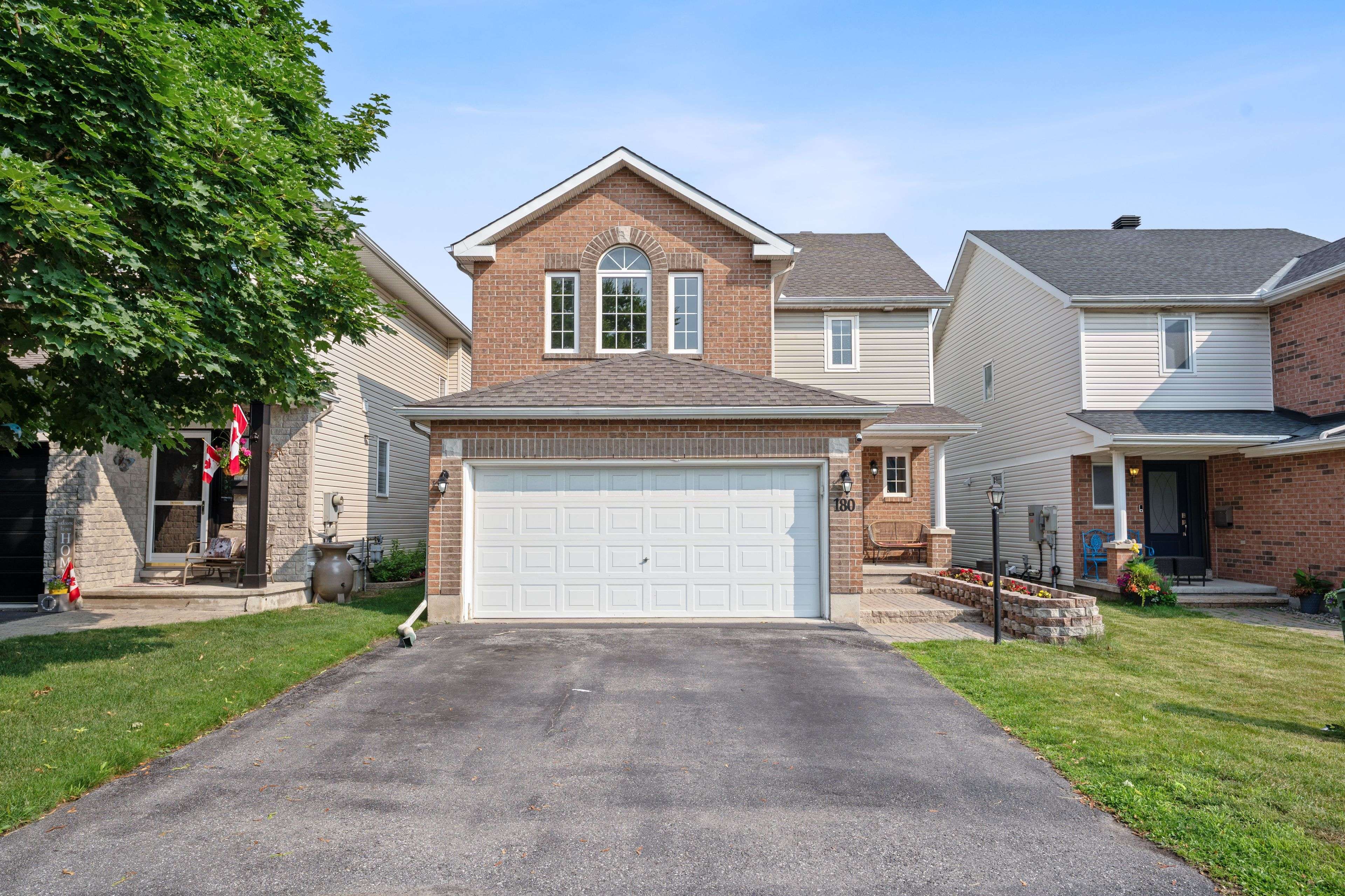 Barrhaven, ON K2J 4W8,180 Deerfox DR