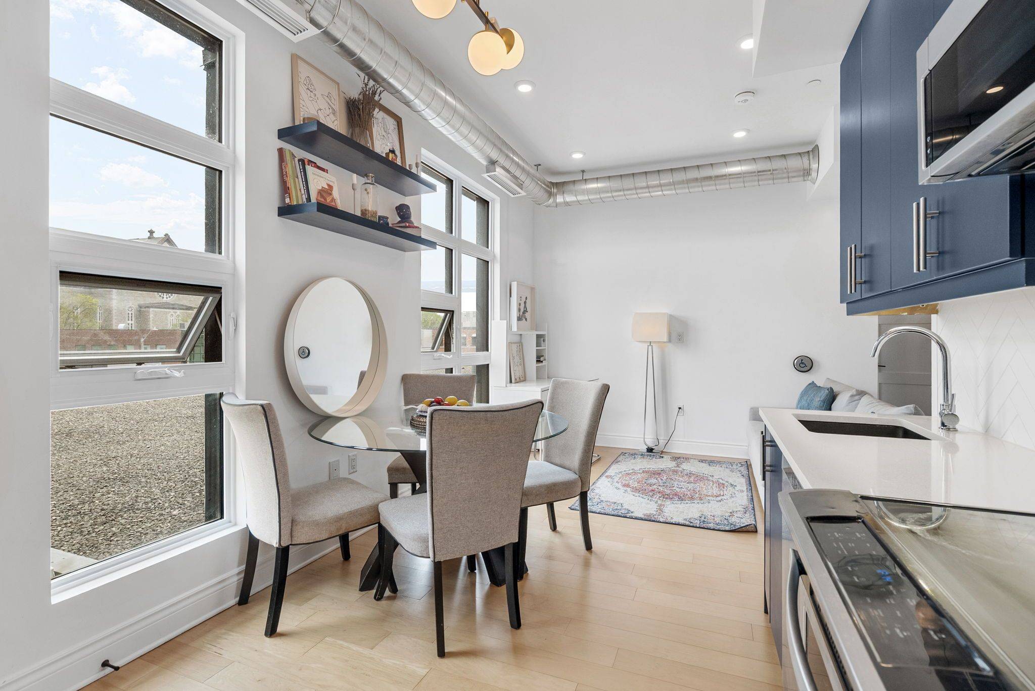 West Centre Town, ON K1Y 1T7,101 Pinhey ST #304