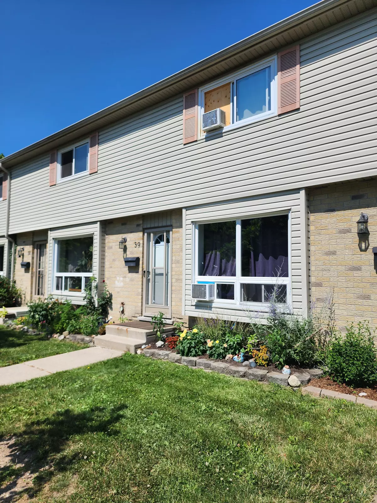London South, ON N6C 5B9,475 Sandringham CRES #39