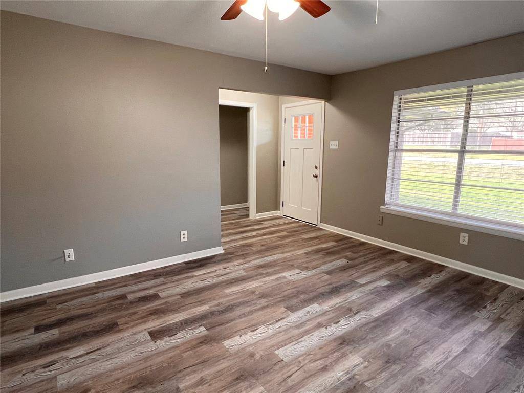 Howe, TX 75459,504 E Young Street