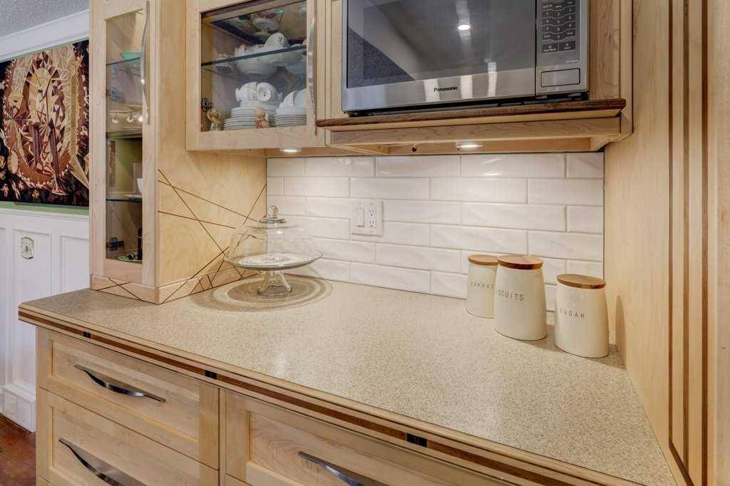 Calgary, AB T3A 2T8,19 Edgewood PL NW