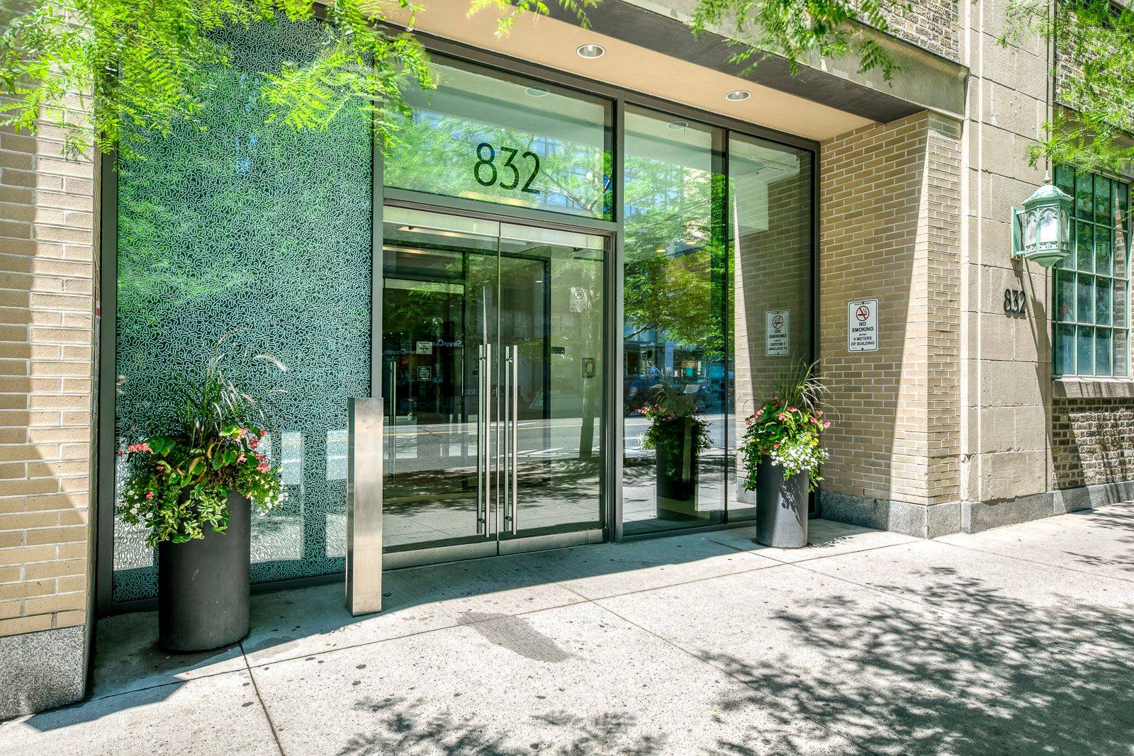 Toronto C01, ON M5S 1Z6,832 Bay ST #1206