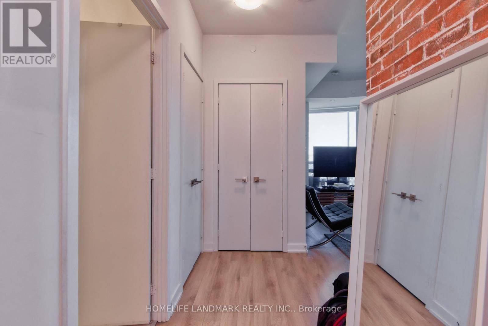 Toronto C01, ON M6K 0C8,50 Ordnance ST #2209