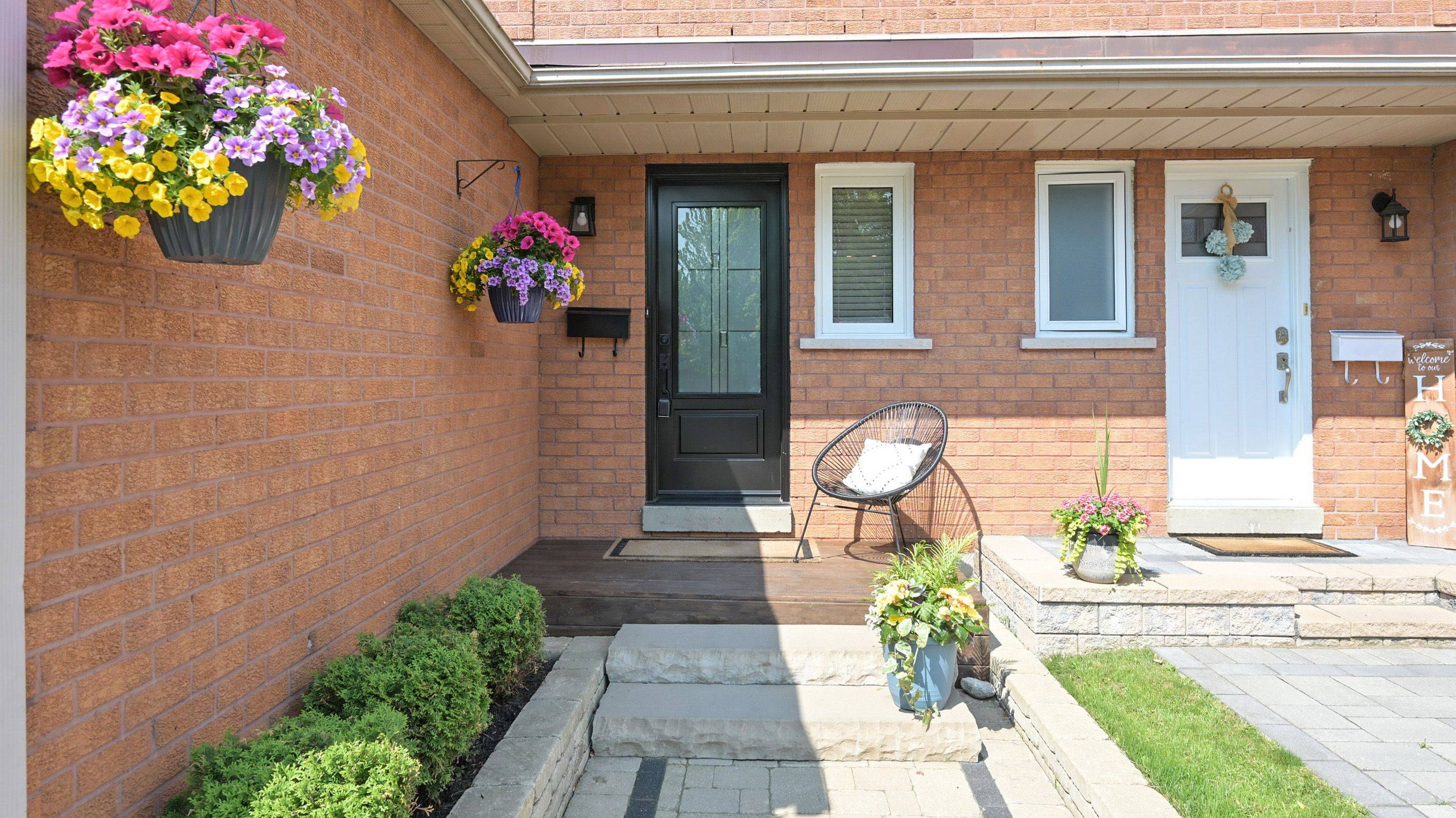 Oshawa, ON L1K 1Y6,591 Cobblehill DR