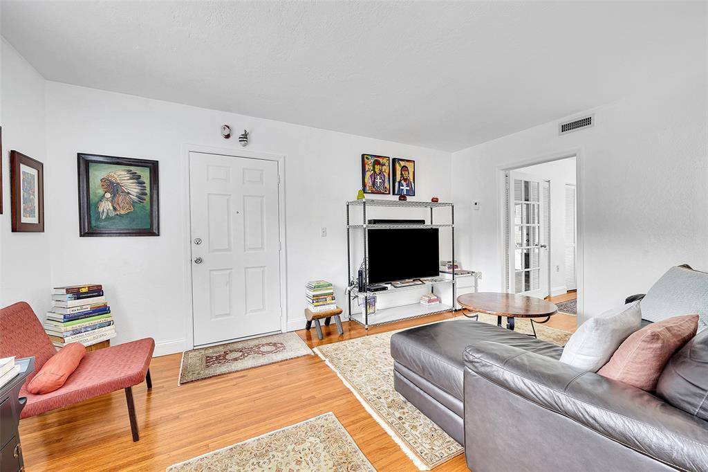 Coral Gables, FL 33134,210 Mendoza Ave #3