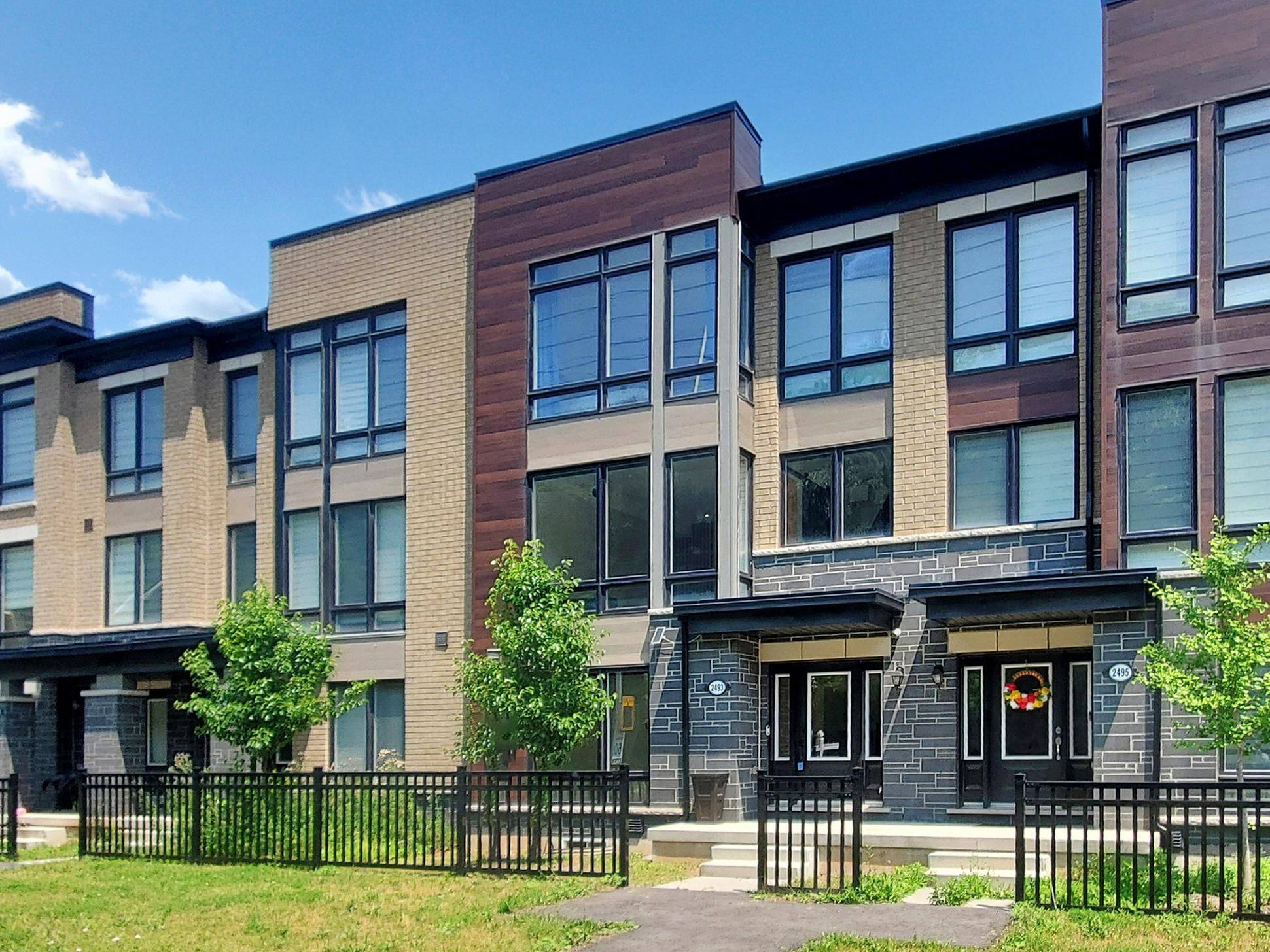 Oakville, ON L6M 5M1,2493 Badger CRES