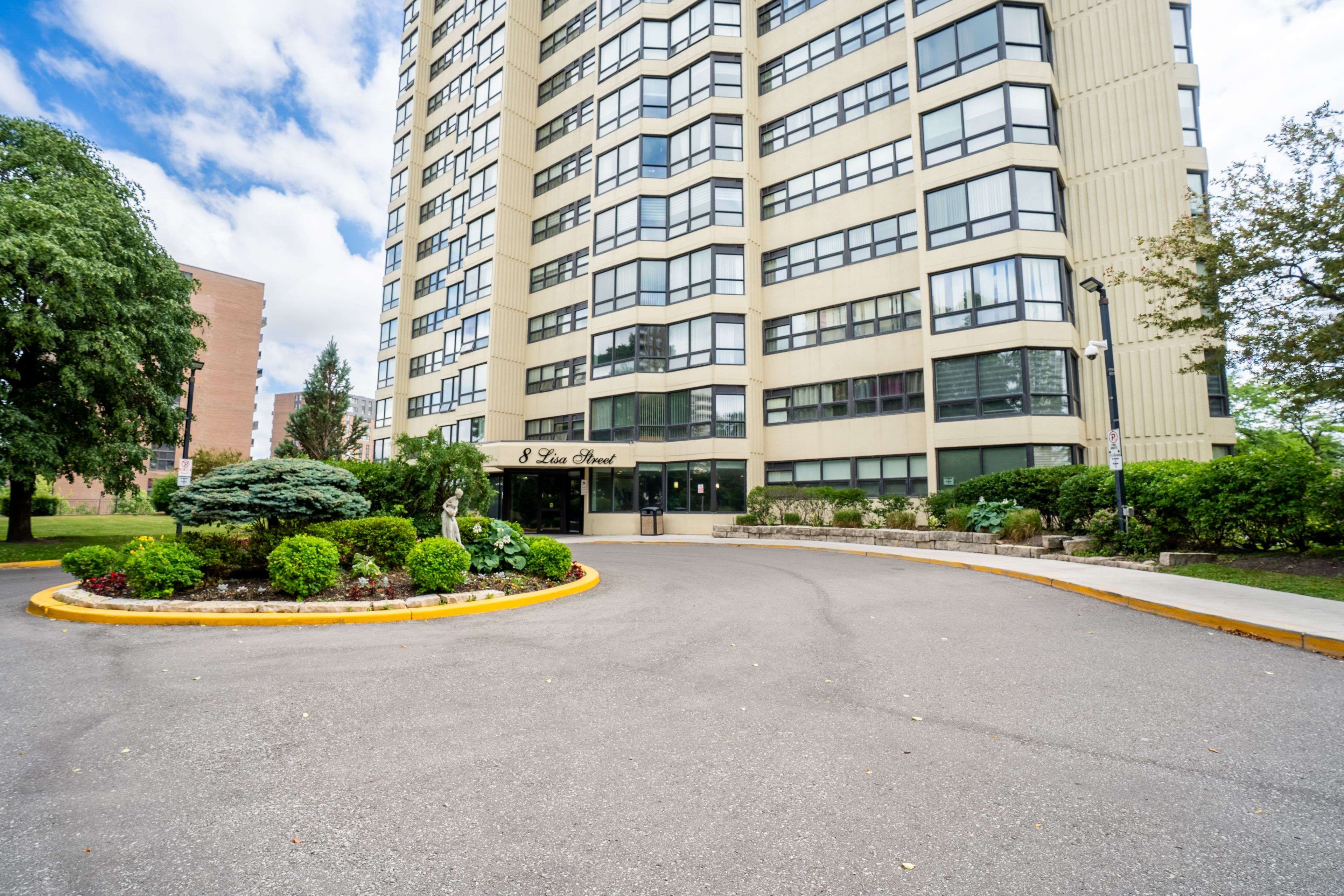 Brampton, ON L6T 4S6,8 Lisa ST #206