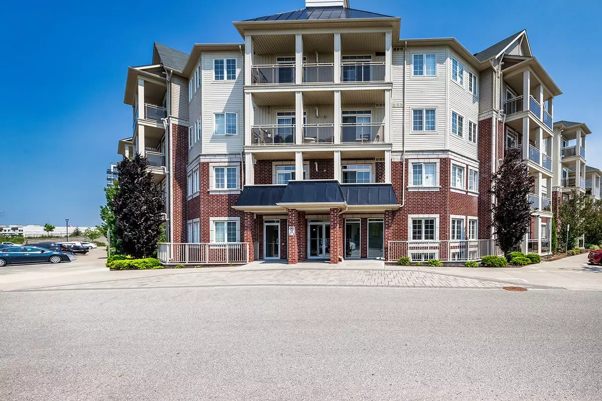Clarington, ON L1C 0V3,84 Aspen Springs DR #327