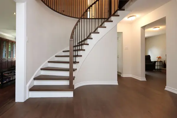 Mississauga, ON L5L 2T6,1983 Burbank DR