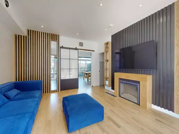 Oakville, ON L6M 5M1,2493 Badger CRES