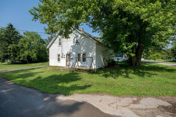 53 Clement ST, Addington Highlands, ON K0H 1P0