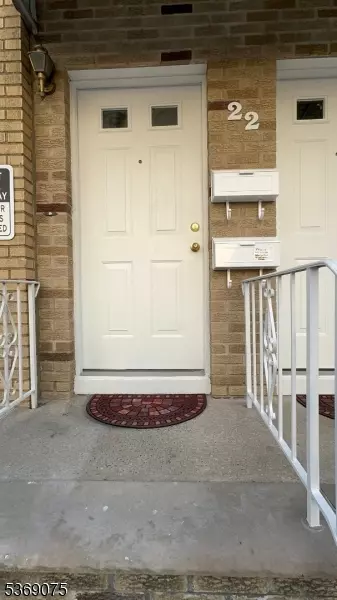 22 E Price St #2, Linden City, NJ 07036