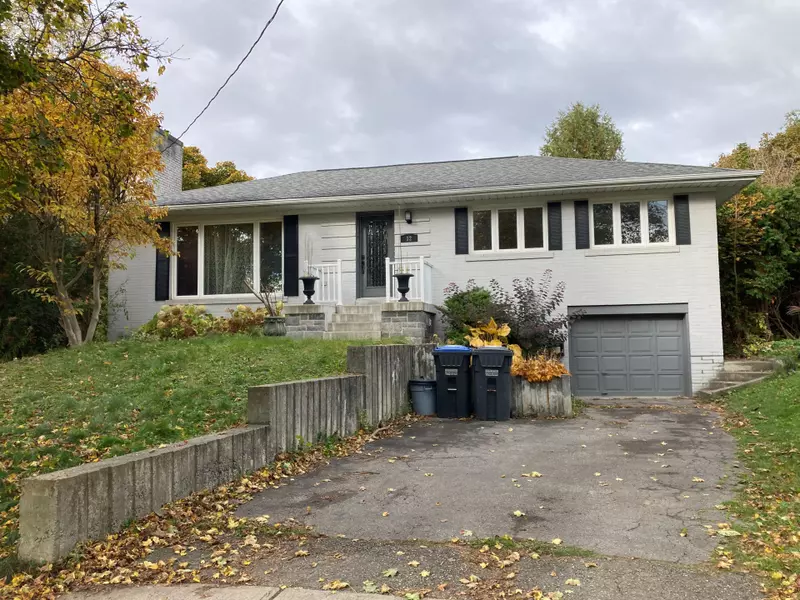 12 Lyndfield CRES, Brampton, ON L6W 2P5