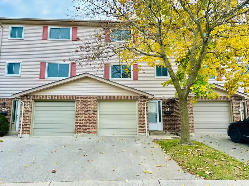 450 POND MILLS RD #24, London South, ON N5Z 4X2