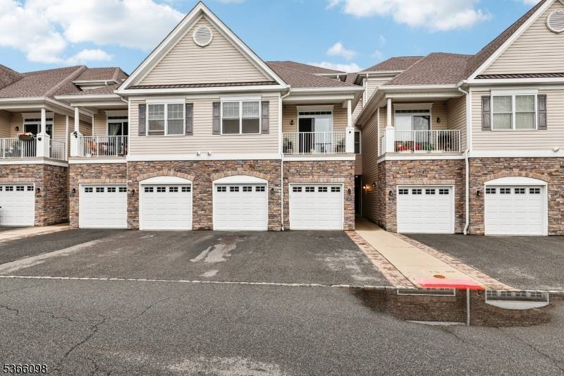 28 Elston Ct #28, Wanaque Boro, NJ 07420