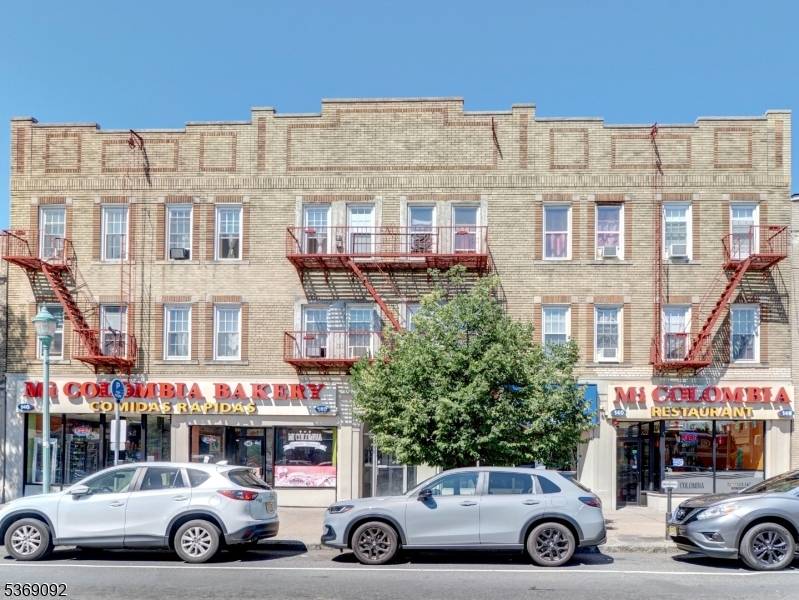 138 Elmora Ave #15, Elizabeth City, NJ 07202
