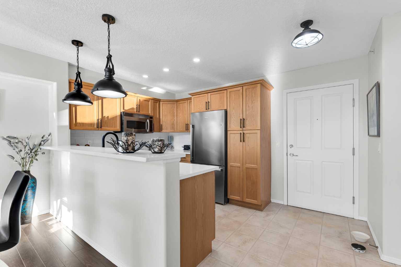Chestermere, AB T1X1W6,390 Marina DR #301