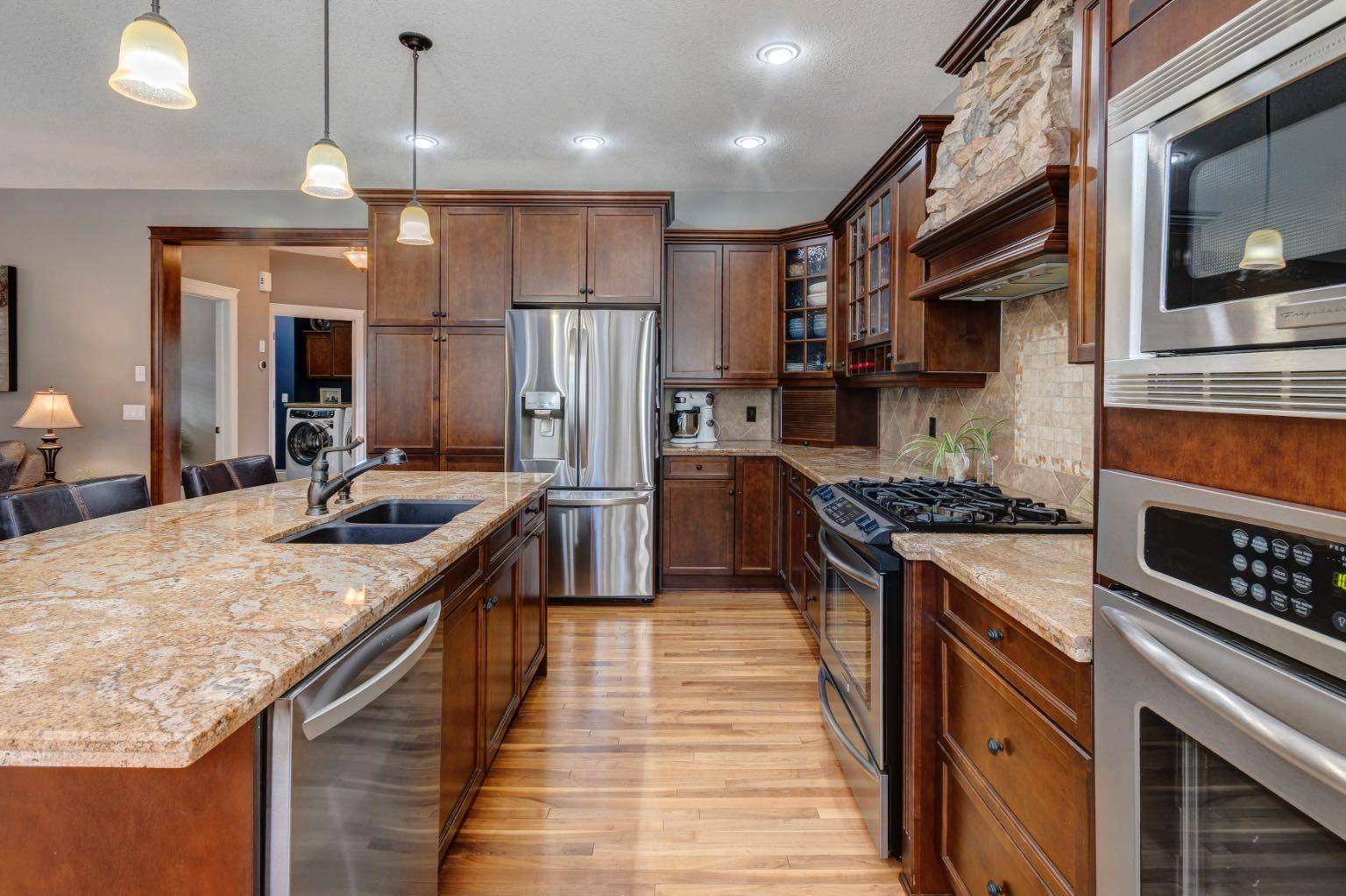 Airdrie, AB T4B 2R9,681 Coopers DR SW