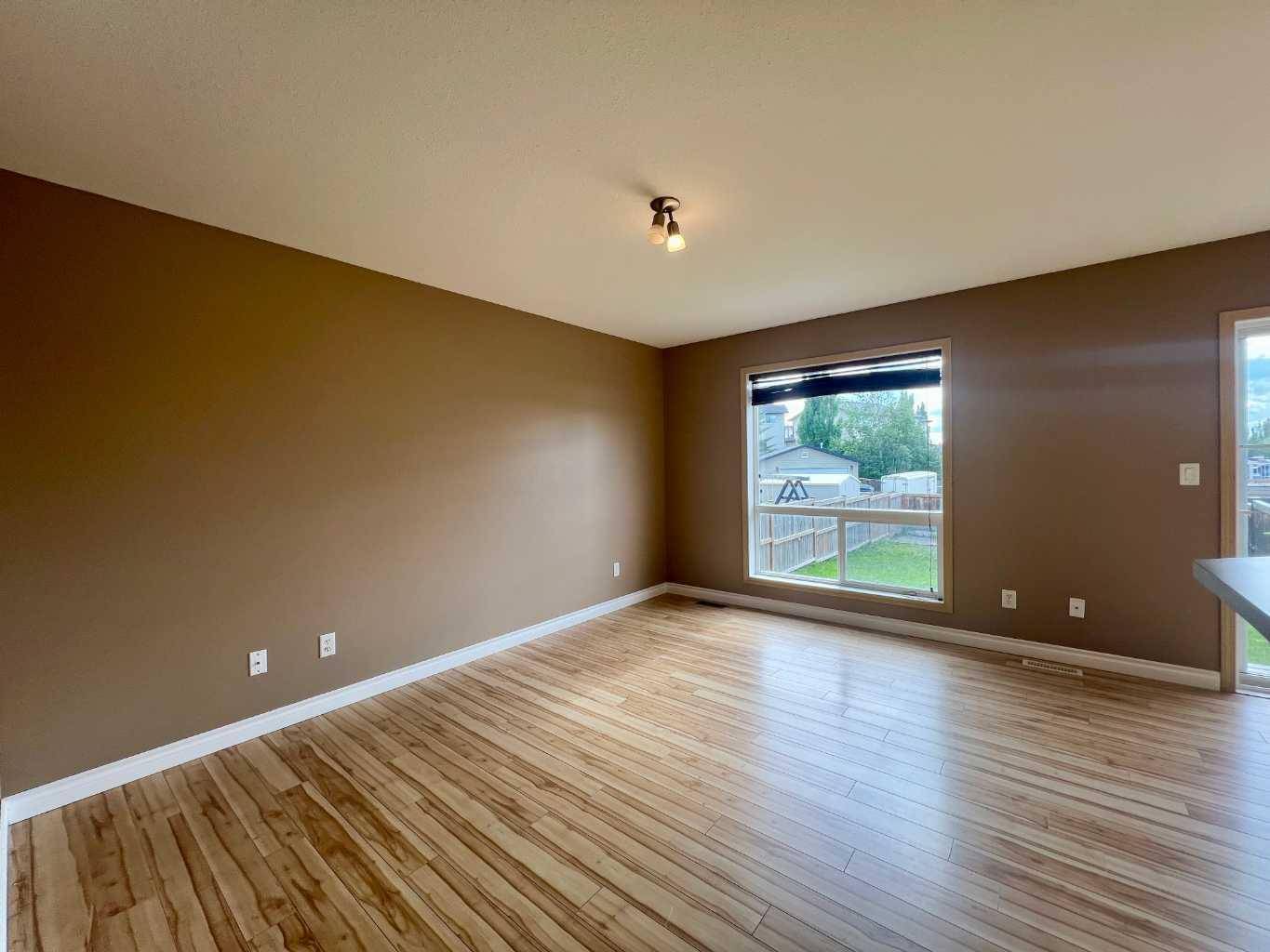Red Deer, AB T4R3L2,60 Adamson AVE