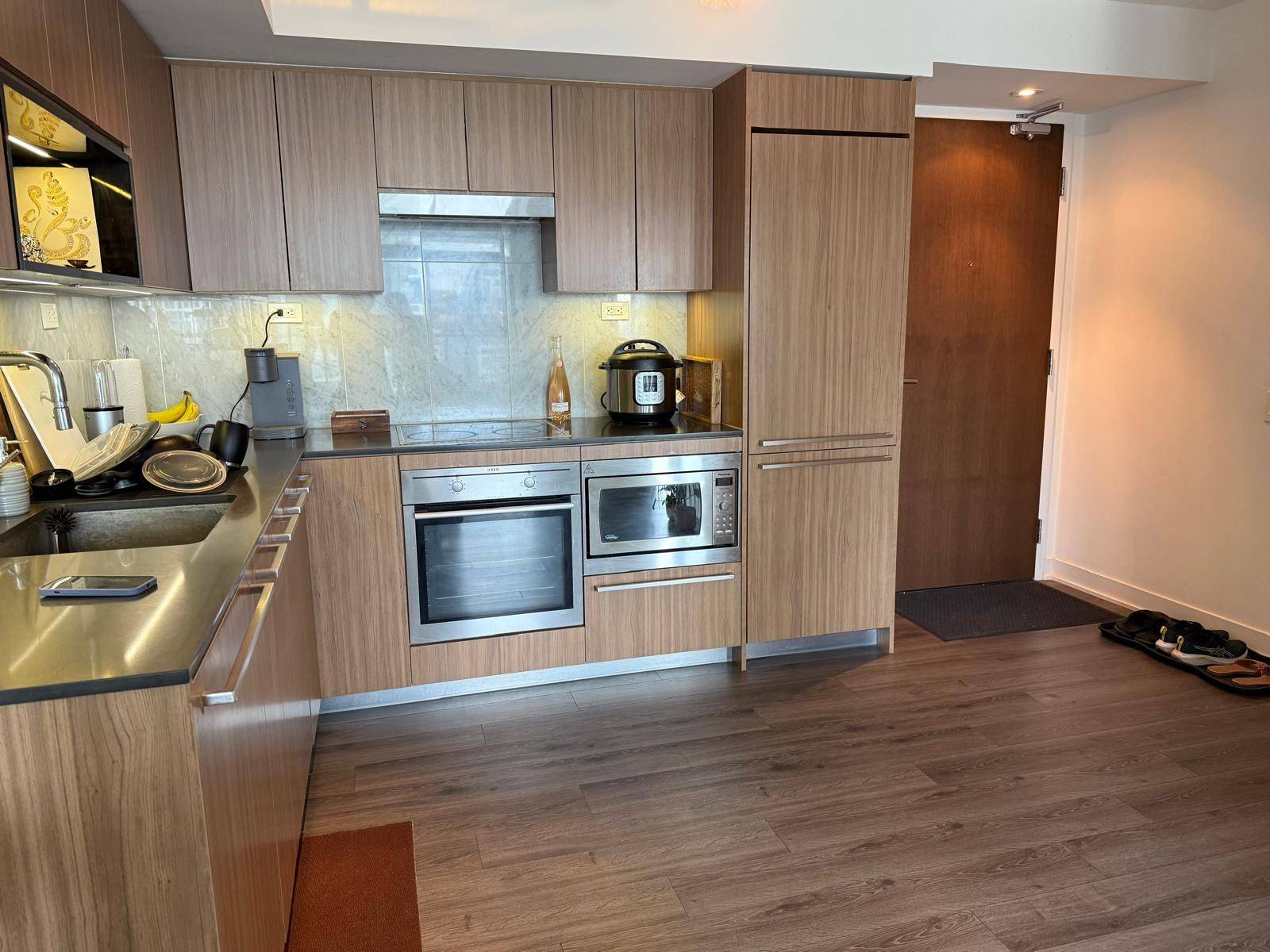 Toronto C01, ON M5V 0J2,70 Queens Wharf RD #1807
