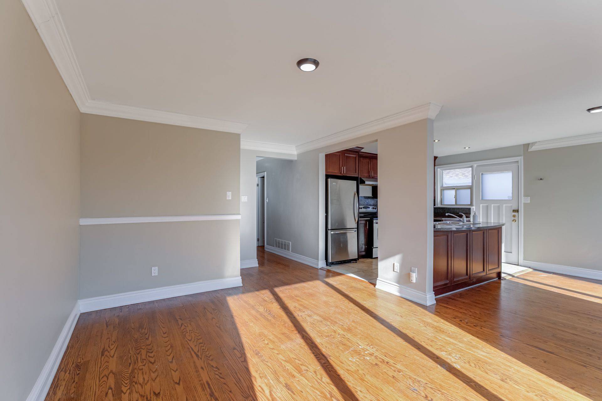 Toronto E09, ON M1P 3K8,118 Dorcot AVE #MAIN