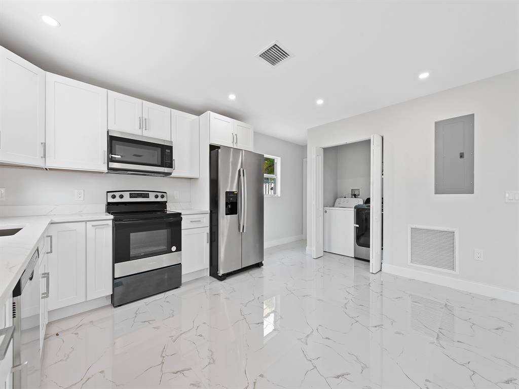 Pompano Beach, FL 33060,915 NE 9th Street
