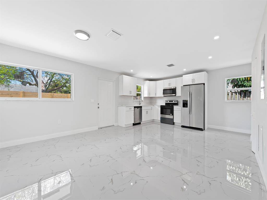 Pompano Beach, FL 33060,915 NE 9th Street