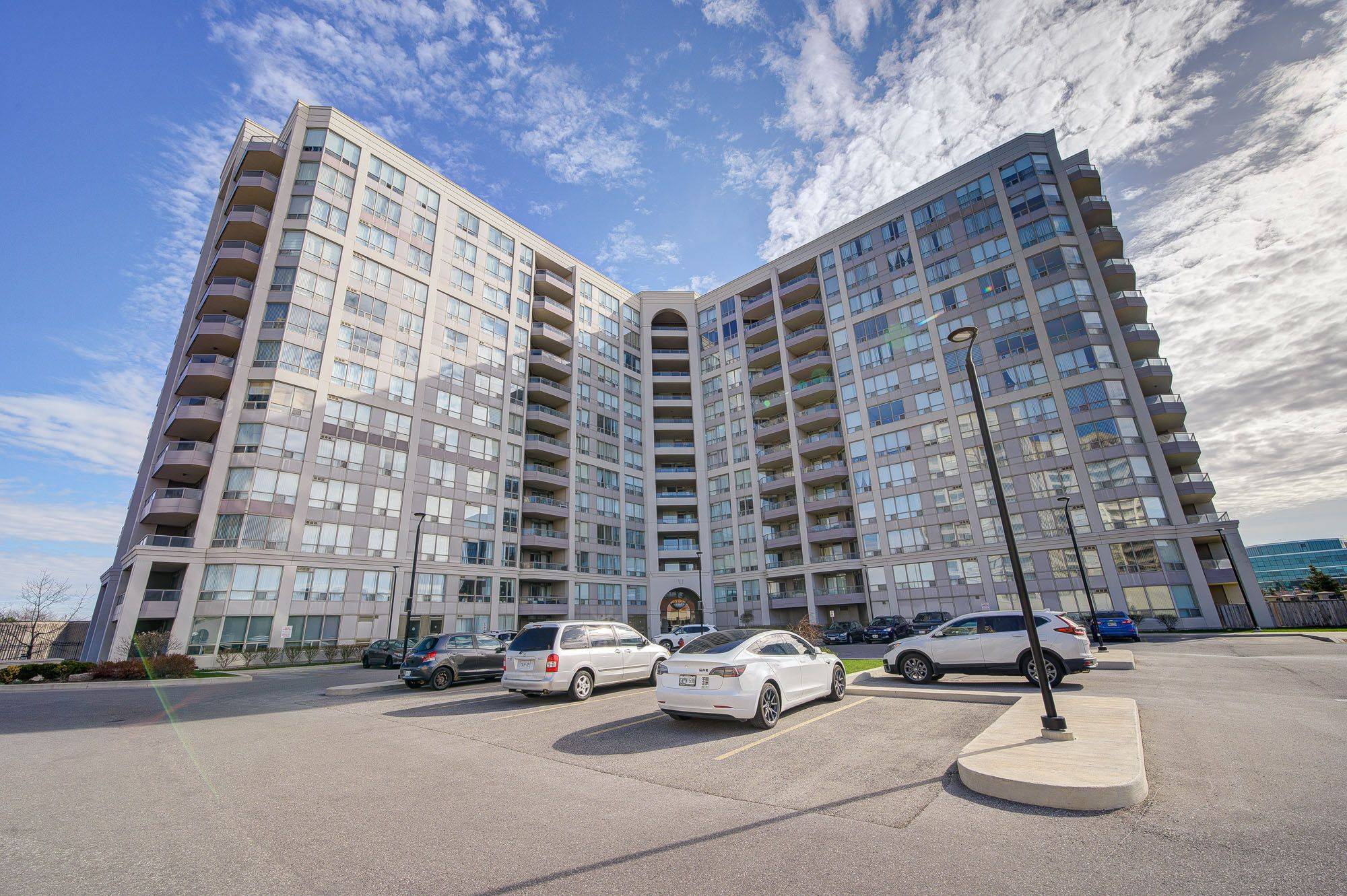 Richmond Hill, ON L4B 4R8,9017 Leslie ST #816