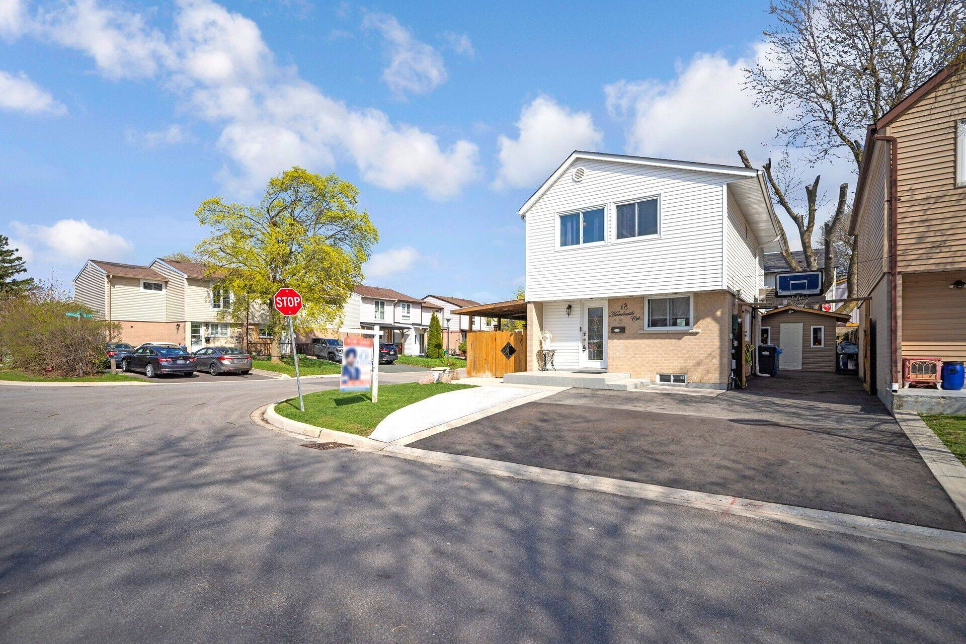 Brampton, ON L6S 2B3,18 Hardcastle CT