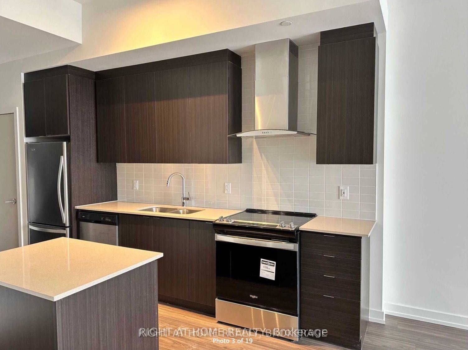 Kitchener, ON N2X 3H9,55 Duke ST W #415