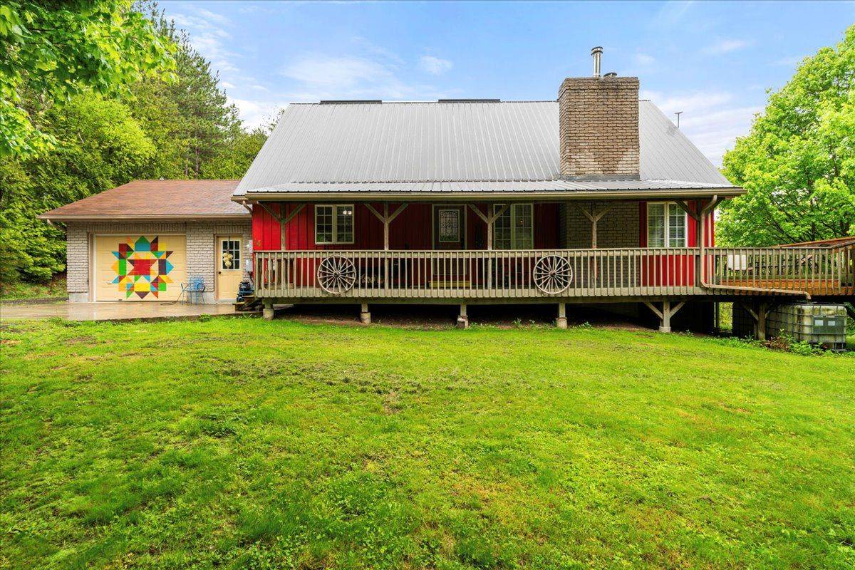 Tyendinaga, ON K0K 2Y0,14 Smith RD